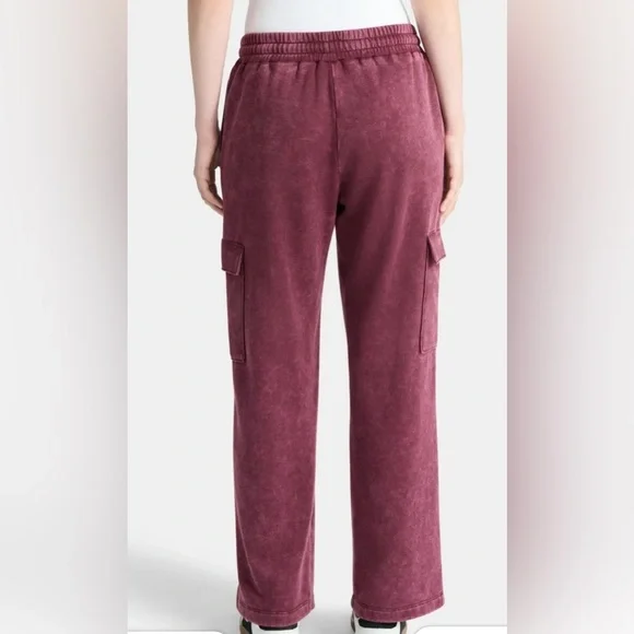 No Boundaries Mineral Wash Cargo Sweatpants For Women In Dark Cherry. - Picture 4 of 6